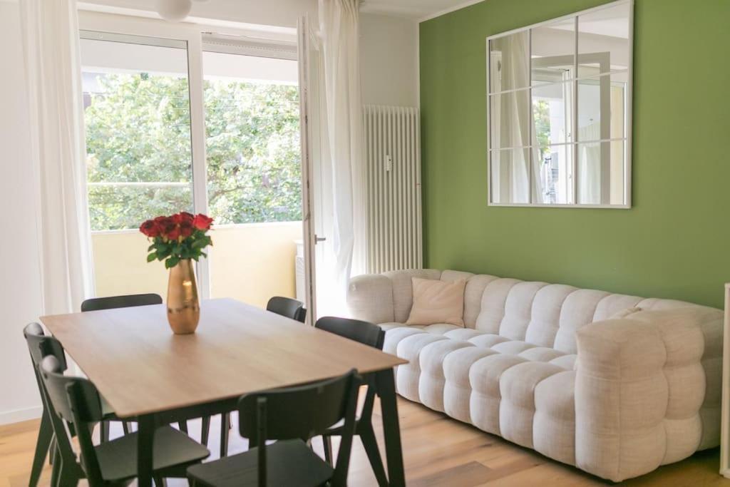 Nuovo Bianco Appena Ristrutturato Apartment *